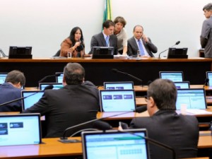 Congresso terá que equilibrar orçamento, prevê relator