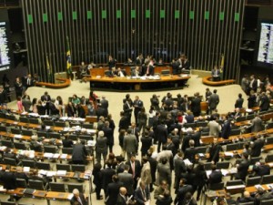 Congresso triplica recursos para partidos ao aprovar Orçamento 2015