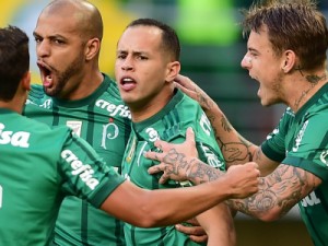 Conmebol reduz pena, e Felipe Melo pode voltar nas oitavas de final