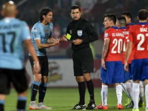 Conmebol se contradiz e escala Ricci para apitar Argentina x Paraguai