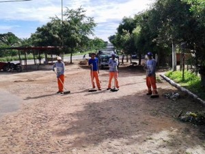 CONTINUAM OS TRABALHOS DE LIMPEZA URBANA NOS BAIRROS E AVENIDAS DE BARBALHA