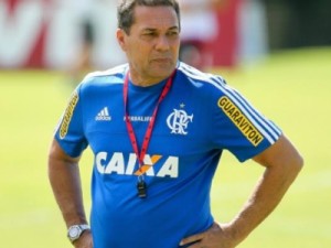 Contra motivado Salgueiro, Flamengo tenta se reerguer após queda