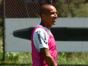 Corinthians acerta retorno de Emerson Sheik, herói do título da Libertadores