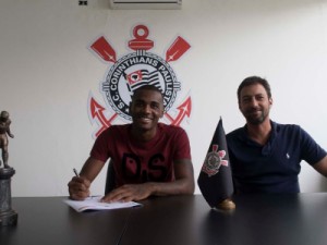 Corinthians anuncia a contratação do zagueiro Marllon, ex-Ponte Preta