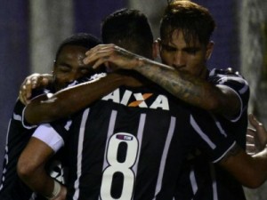Corinthians bate Danubio no Uruguai e deixa vaga nas oitavas encaminhada