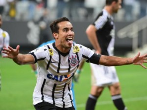 Corinthians derrota Ponte em Itaquera e se mantém perto da liderança