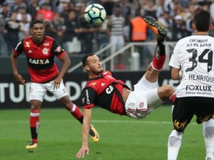 Corinthians e Flamengo empatam com o maior público do brasileirão