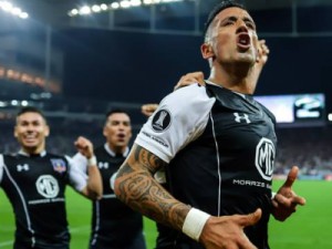 Corinthians vence o Colo-Colo, mas dá adeus a Libertadores