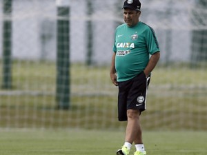 Coritiba tropeça fora e perde chance de igualar Furacão em pontos