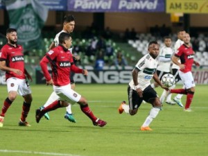 Coritiba vence o Brasil de Pelotas e entra no G4 da Série B