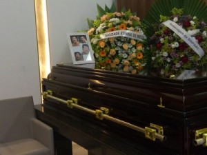 Corpo de Carl Schumacher é velado por amigos e parentes em BH