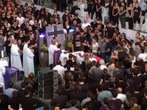 Corpo de Gabriel Diniz é enterrado em cemitério de João Pessoa