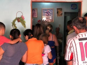 Corpo de professora morta em Goiás é velado em Sobral