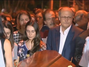 Corpo de Thomaz Alckmin é sepultado em Pindamonhangaba, SP