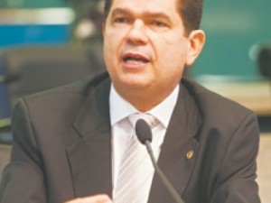 Cortes no CE em 2015 devem somar R$ 400 mi