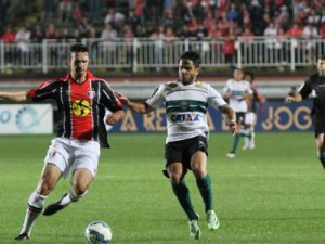 Coxa perde para o lanterna Joinville e volta para a degola