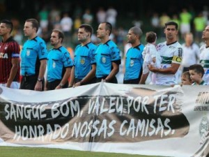 Coxa usa a experiência para vencer o Atletiba da amizade