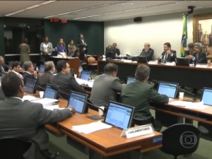 CPI da Petrobras aprova relatório que isenta políticos investigados