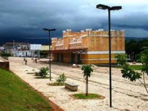 Crato-CE PM prende comerciantes e técnica de enfermagem por venda ilegal de medicamento