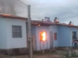 Crato - Homem é suspeito de atear fogo em casa por não aceitar fim de relacionamento