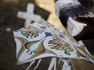 Criança de 7 anos morre ao ser cortada por linha com cerol em Santos