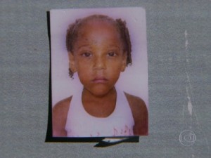 Criança é baleada em tiroteio entre PMs e traficantes em Belford Roxo, RJ