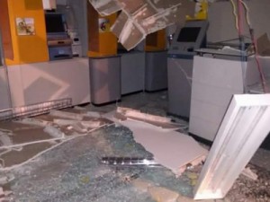Criminosos explodem cofre de banco em Itapiúna