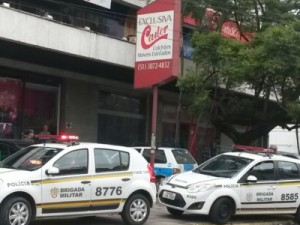 Criminosos rendem vigias e assaltam agência bancária em Porto Alegre