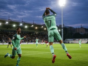 Cristiano Ronaldo faz dois, dá uma assistência, e Portugal vence a Letônia fora de casa