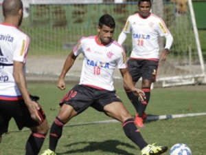 Cristóvão adia estreia, e Ederson não encara Ponte: “Quer estar 100%”