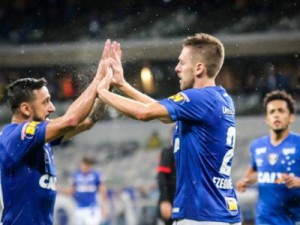 Cruzeiro bate Vitória por 3 a 0 e complica mais os baianos no Z-4