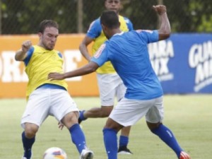 Cruzeiro e Villa Nova medem forças em duelo dos invictos no Mineiro