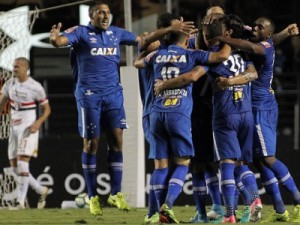 Cruzeiro faz 2 a 0 no São Paulo no Morumbi e fica perto da vaga na Copa do Brasil