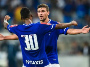 Cruzeiro supera Atlético-PR e acaba com série de três derrotas seguidas