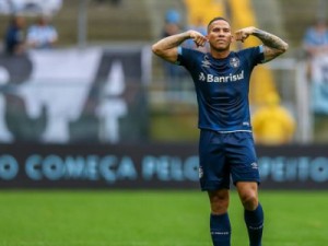 Dançando na chuva: Grêmio goleia o Botafogo com muita facilidade