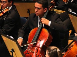De Guaianazes a Salzburgo: O garoto da periferia de São Paulo que estudará violoncelo na terra de Mozart