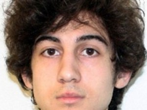 Defesa admite participação de réu em atentado à maratona de Boston