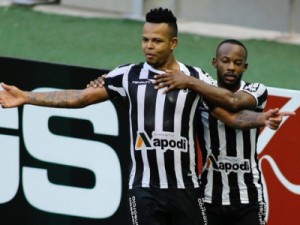 Dentro de casa, Ceará derrota Náutico e assume vice-liderança da Série B