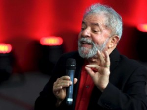 Deputado do PT diz que Lula está fazendo exame para sair da prisão