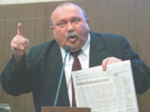 Deputado vê injustiça em exigências à gestão