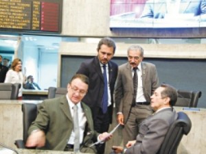 Deputados se articulam para eleições de 2016