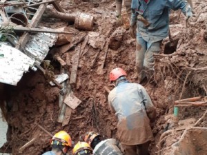 Deslizamento de terra deixa quatro mortos em Campos do Jordão, SP
