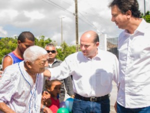 Dia D: governador participa de campanha de vacinação contra gripe e sarampo em Fortaleza