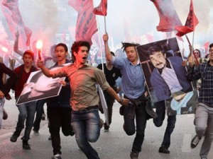 Dia do Trabalho é violento na Turquia e tem manifestações em vários países