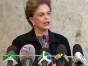 Dilma afirma que não renuncia ao mandato