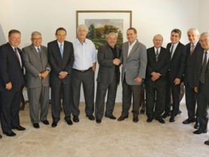 Dilma deve oferecer jantar à cúpula do PMDB na próxima segunda-feira