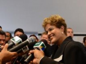 Dilma diz que rebaixamento de nota da Petrobras é "falta de conhecimento"