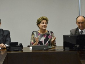 Dilma recebe líderes do Congresso para tentar se aproximar da base