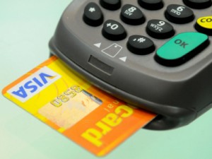 Dívida com rotativo do cartão de crédito é recorde e atinge R$ 33,1 bilhões