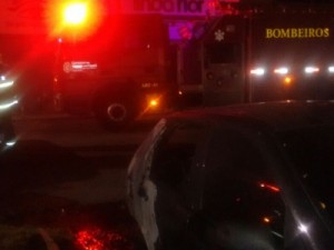 Dois carros são incendiados em pátio de Delegacia no João XXIII